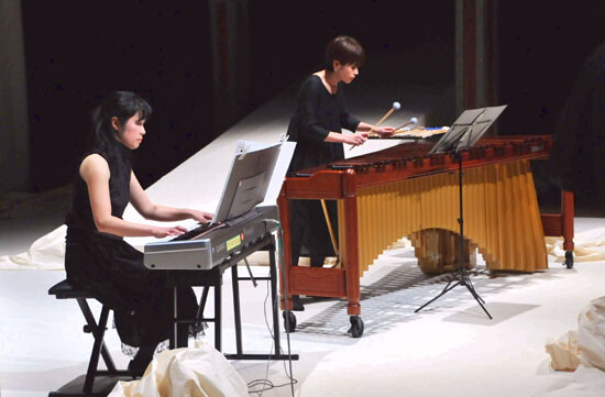 開演前、ロシア協会によるマリンバの演奏